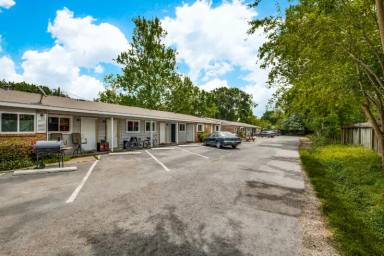 Main picture of 4820 Oak Ave