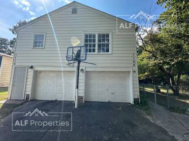 Main picture of 1110 S 10th St