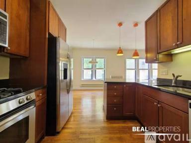 Main picture of 740 W Addison St