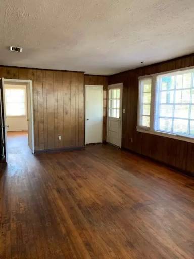 Main picture of 1717 Clover Dr