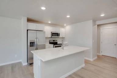 Main picture of 12535 W Victory Rd