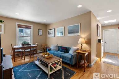 Main picture of 295 River St