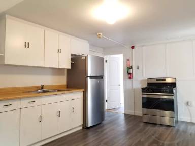 Main picture of 10 Bettez St