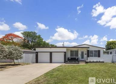 Main picture of 7021 SW 10th Ct