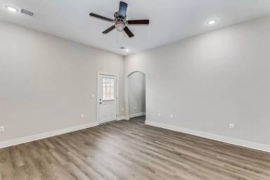 Main picture of 3415 W 45th St S