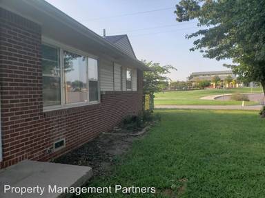 Main picture of 800 N Lakeview Dr