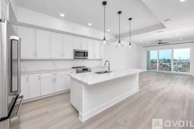 Main picture of 400 150th Ave