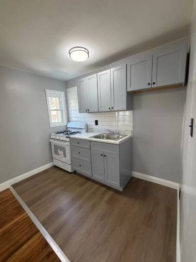 Main picture of 194 Park Ave