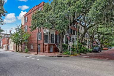 Main picture of 31 E Jones St