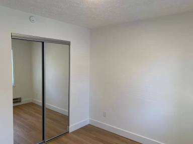 Main picture of 400 S Henderson St