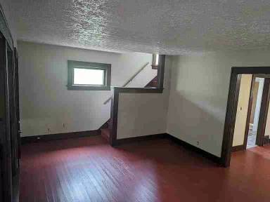 Main picture of 880 Glenn St