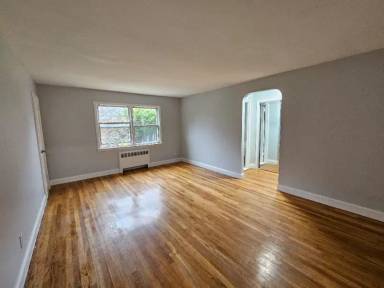 Main picture of 353 S Center St