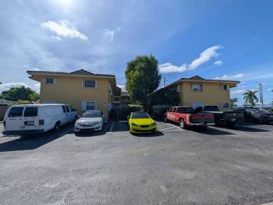 Main picture of 890 NW 39th St