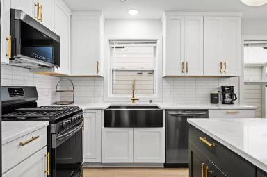 Main picture of 1820 McKinley St NE