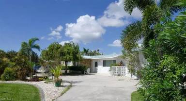 Main picture of 320 E North Shore Dr