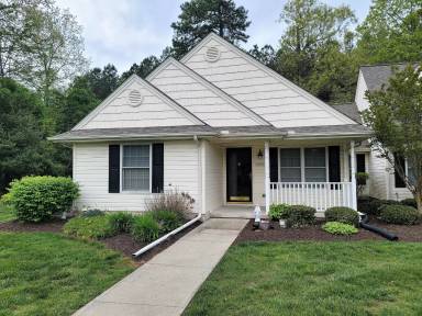 Main picture of 408 Lindenhurst Ct