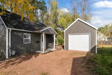 Main picture of 1004 W Kamps Ave