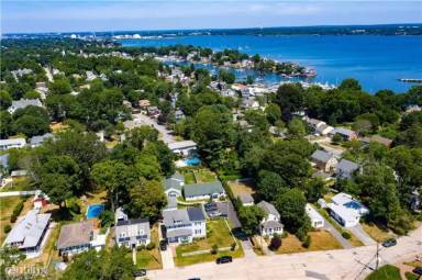 Main picture of 89 Canonchet Ave