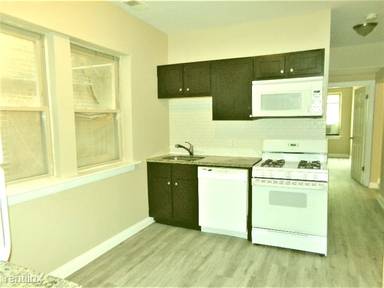 Main picture of 4433 W Fullerton Ave