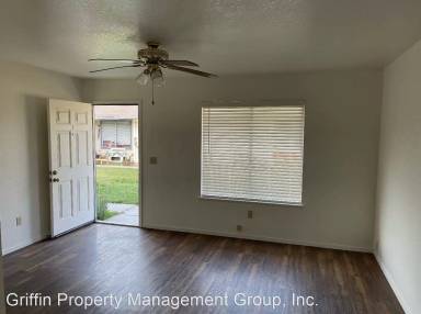 Main picture of 170 S Magnolia St
