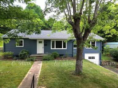 Main picture of 18 Pinewood Pl