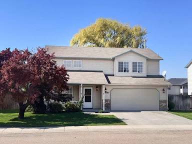 Main picture of 18085 Royal Way