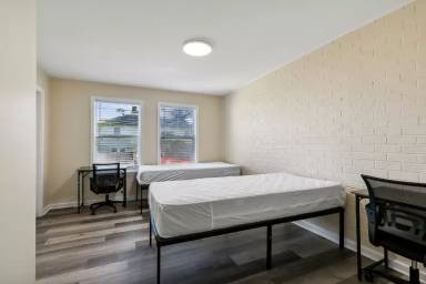 Main picture of 2416 Dante St