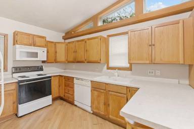 Main picture of 5143 Chicago Ave