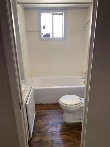 Main picture of 411 W Logan St