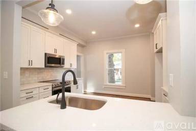 Main picture of 601 Park Ave
