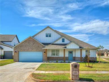 Main picture of 1421 Hickory Trl