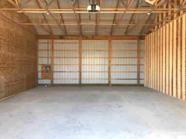 Main picture of 4040 E Bristol Rd