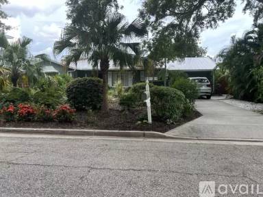 Main picture of 2216 Hibiscus St