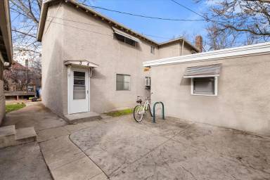 Main picture of 820 W Franklin St