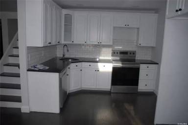 Main picture of 25 Green Ln