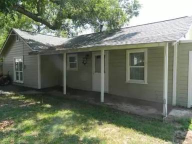 Main picture of 370 E Long St