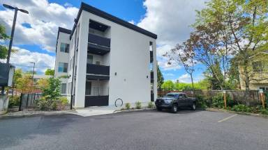 Main picture of 7530 N Richmond Ave