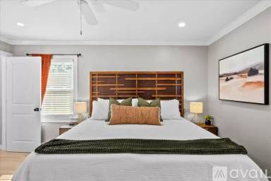 Main picture of 103 Poinsettia Dr