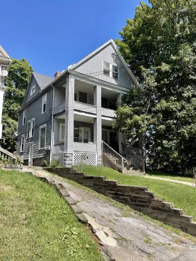 Main picture of 627 Crosby St