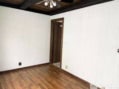 Main picture of 1818 Baker St
