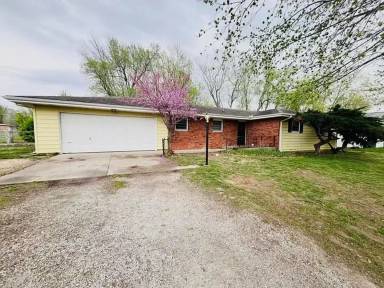 Main picture of 120 S Pinecrest Ave