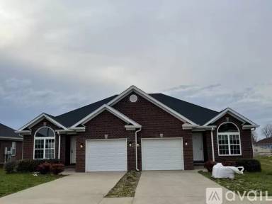 Main picture of 717 Village Creek Dr
