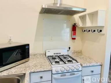 Main picture of 470 W 25th St