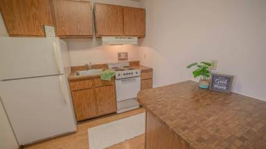 Main picture of 926 10th Ave W