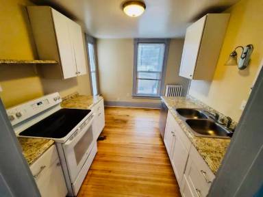 Main picture of 460 Leon St