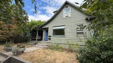 Main picture of 3585 SE Caruthers St