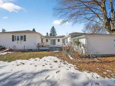 Main picture of 2 Thomas Jefferson Pl