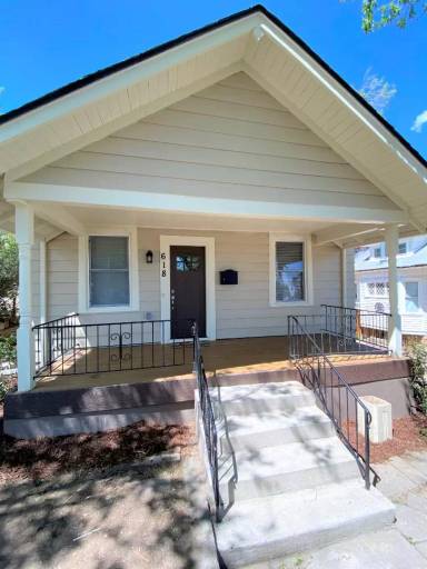 Main picture of 618 W Pikes Peak Ave
