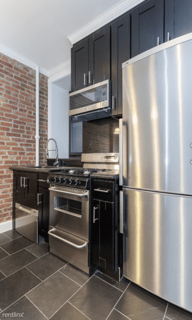 Main picture of 434 W 52nd St
