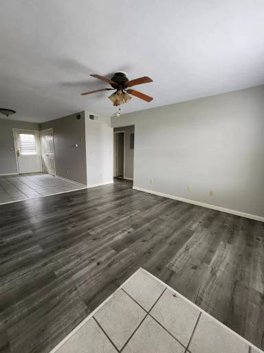 Main picture of 978 N Franklin Ave